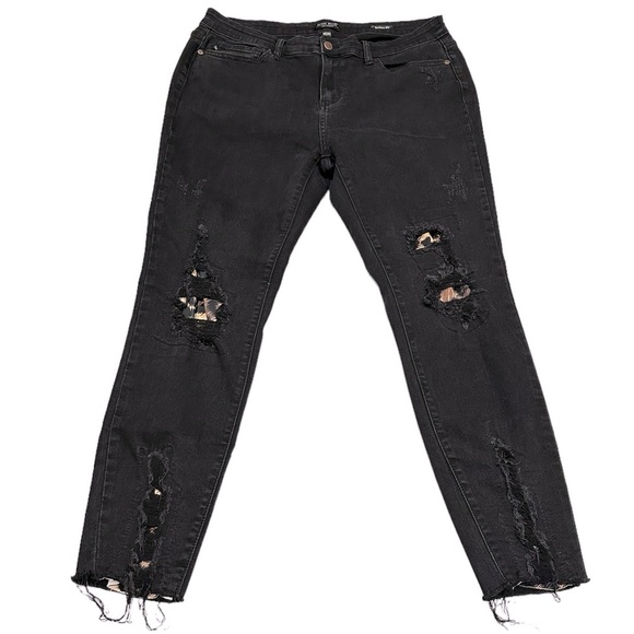 Judy Blue Denim - Judy Blue Jeans Skinny Fit JB82168BK Leopard Print Black Distressed Size 15/32